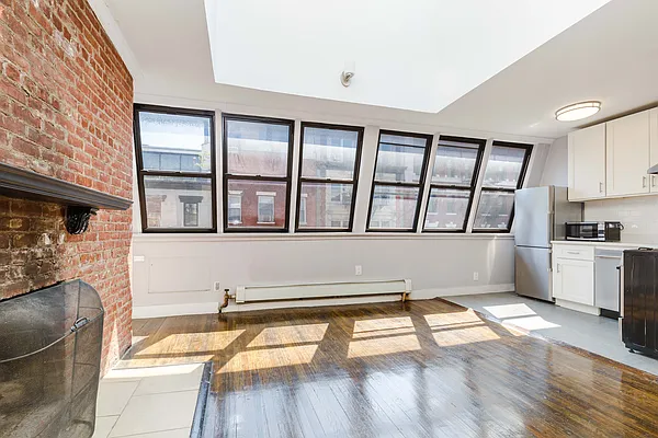 Rented by MNS | media 10