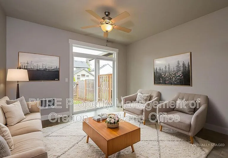215 NE Regan Hill Loop — Photo 1