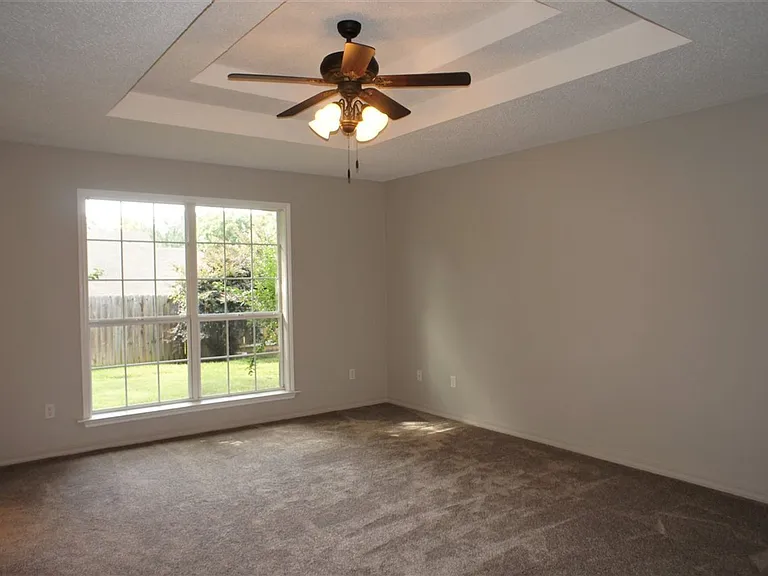 1138 Kensington Ct — Photo 11