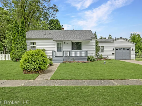 1482 Alberta Ave, Burton, MI 48509