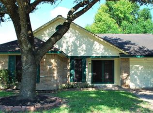 1119 Oxford Dr, Pearland, TX 77584