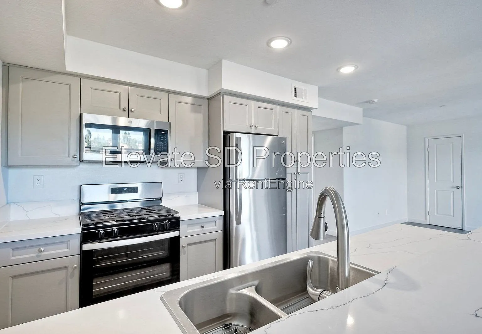 3 bed, 2.0 bath, 1362 sqft, $3,495 — Photo 3