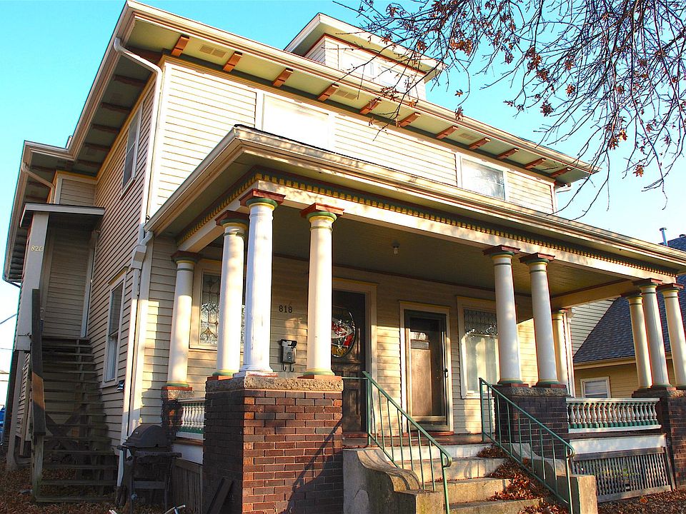 818/820 Ky is right downtown, close to all restaurants and bars, and a 4 min drive to KU