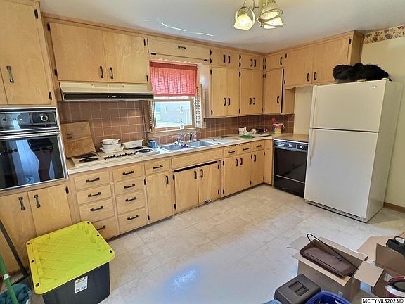 3rd image of 815 17th St NE