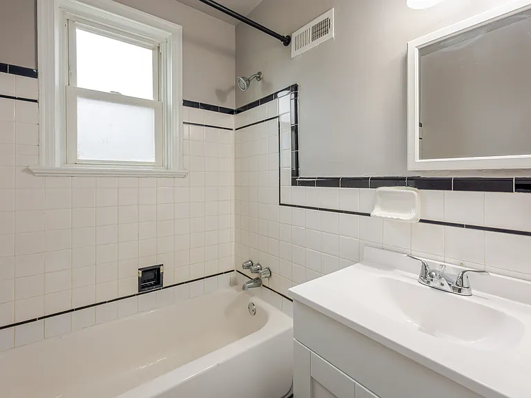 4724 Blaine St NE — Photo 9