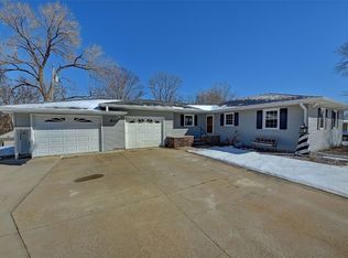 410 E 5th St, Anamosa, IA 52205