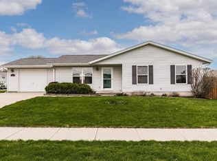 295 Elm Ridge Dr, North Liberty, IA 52317