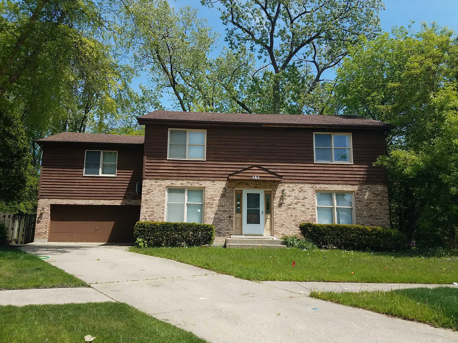 585 Dawn Ct photo 1