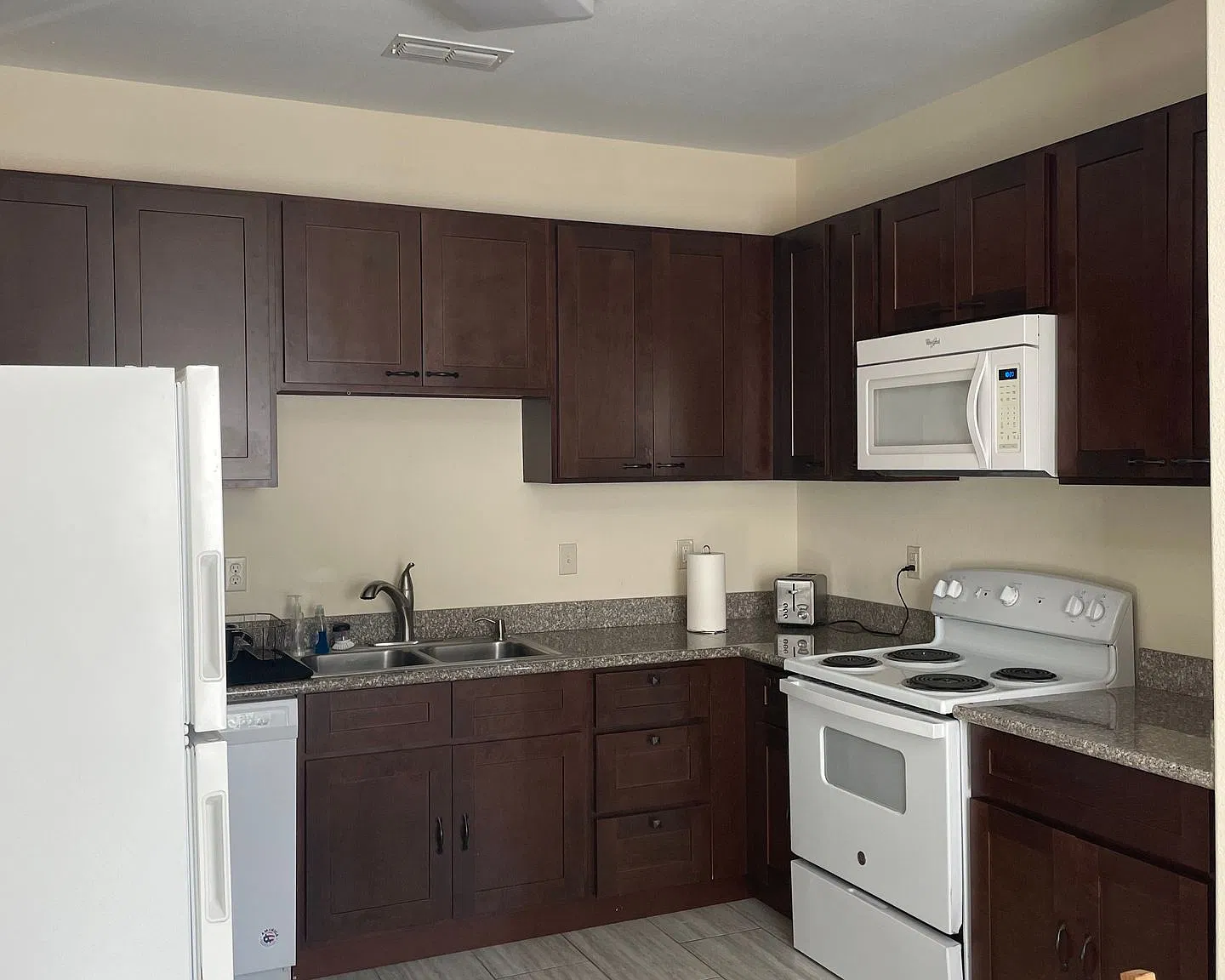 1 bedroom /1 bathroom units available! — Photo 4