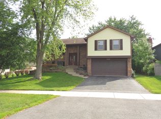 1287 Spring Valley Dr, Carol Stream, IL 60188