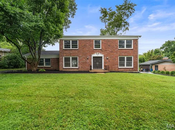 40 Ridge Point Dr, Chesterfield, MO 63017