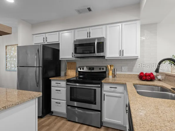 50 Yacht Cove Dr APT 326, Hilton Head Island, SC 29928