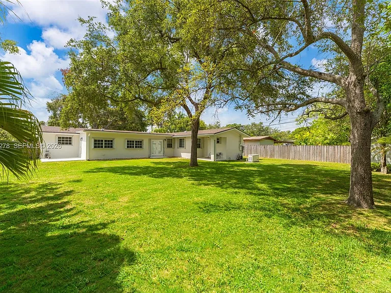 9121 Ridgeland Dr — Photo 33