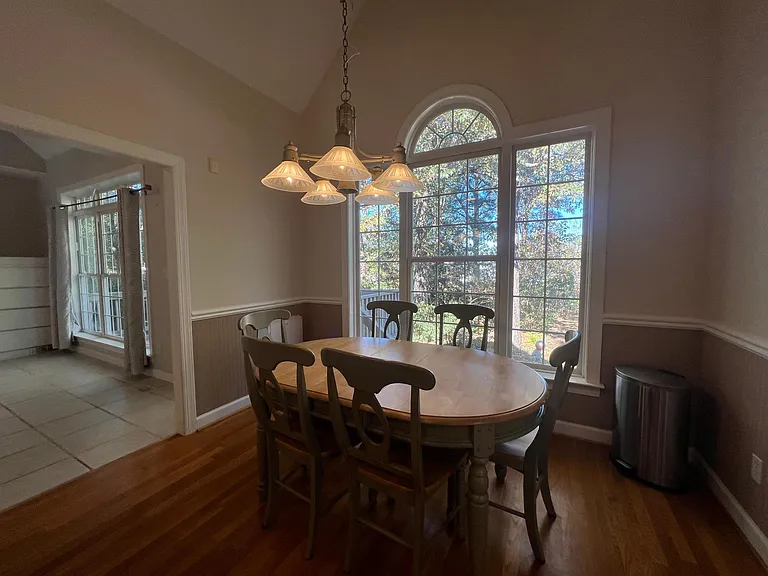 1004 Melville Ln — Photo 29