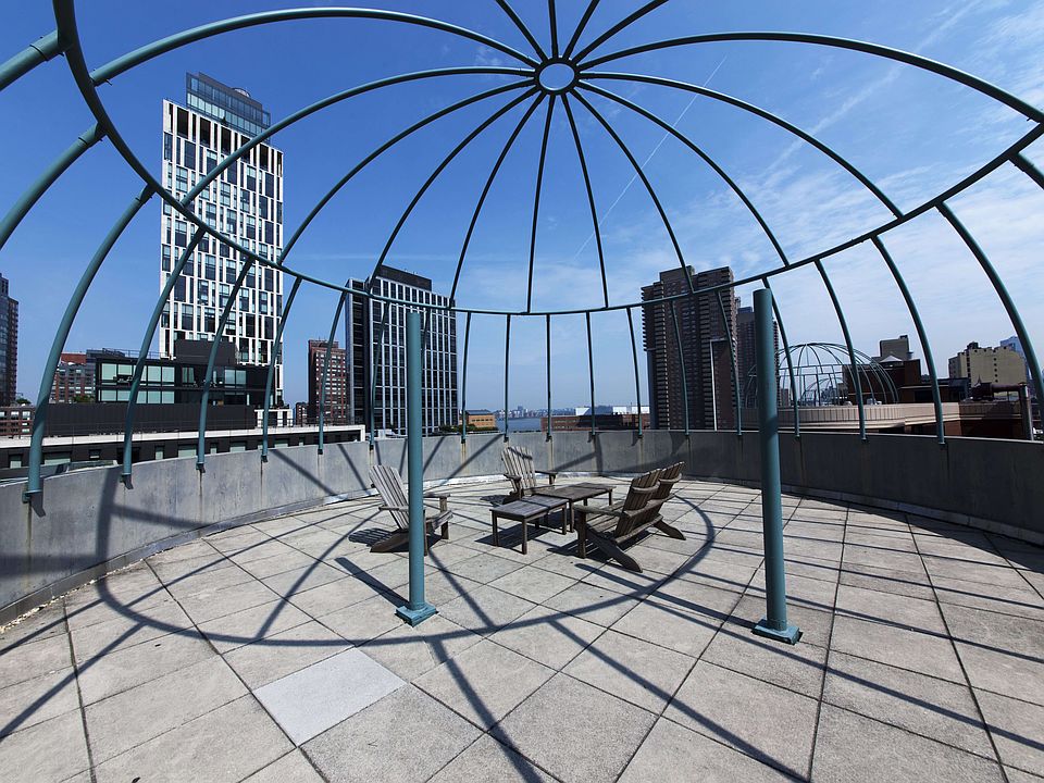 2nd image of 275 Greenwich St #2HS