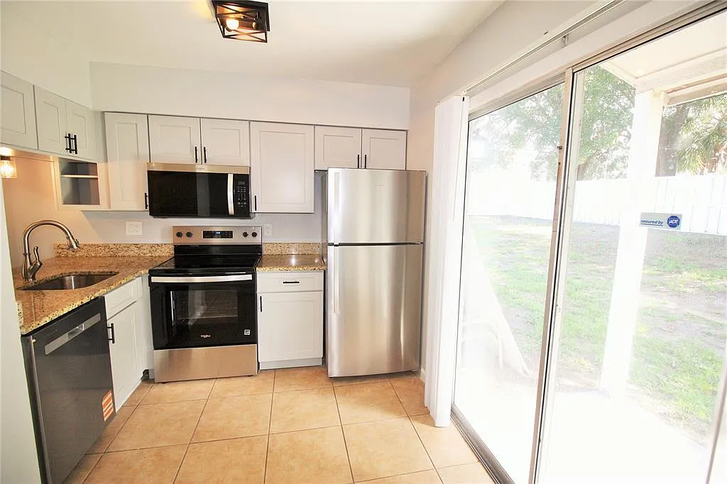 2 bed, 2.5 bath, 4488 sqft, $1,775 — Photo 4