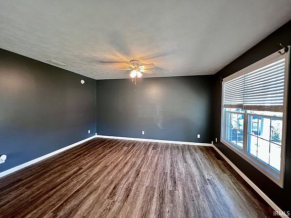 4th image of 609 Jefferson St