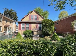 4351 166th St, Flushing, NY 11358