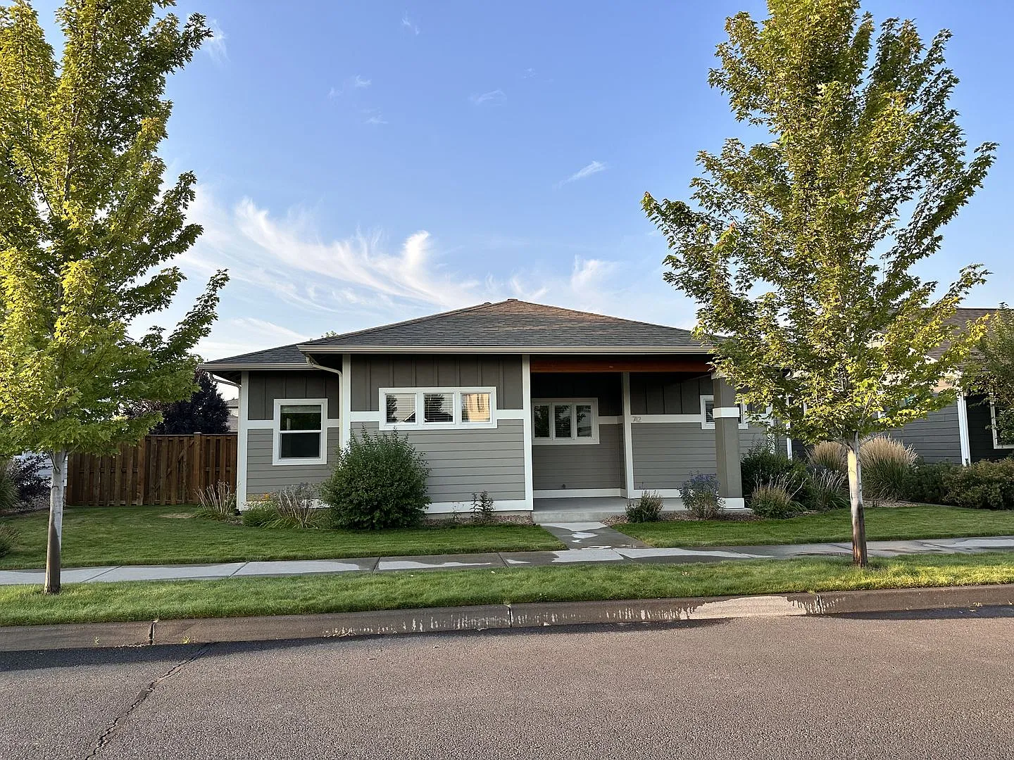 Newer 3 Bedroom / 2 Bathroom Home with Office Nook in Prineville Oregon — Photo 1