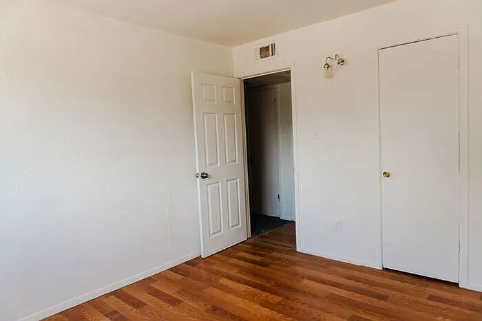 2 bed, 1.0 bath, $650 — Photo 4