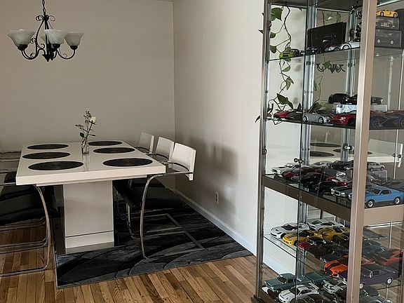 5th image of 1879 Crompond Rd APT E14