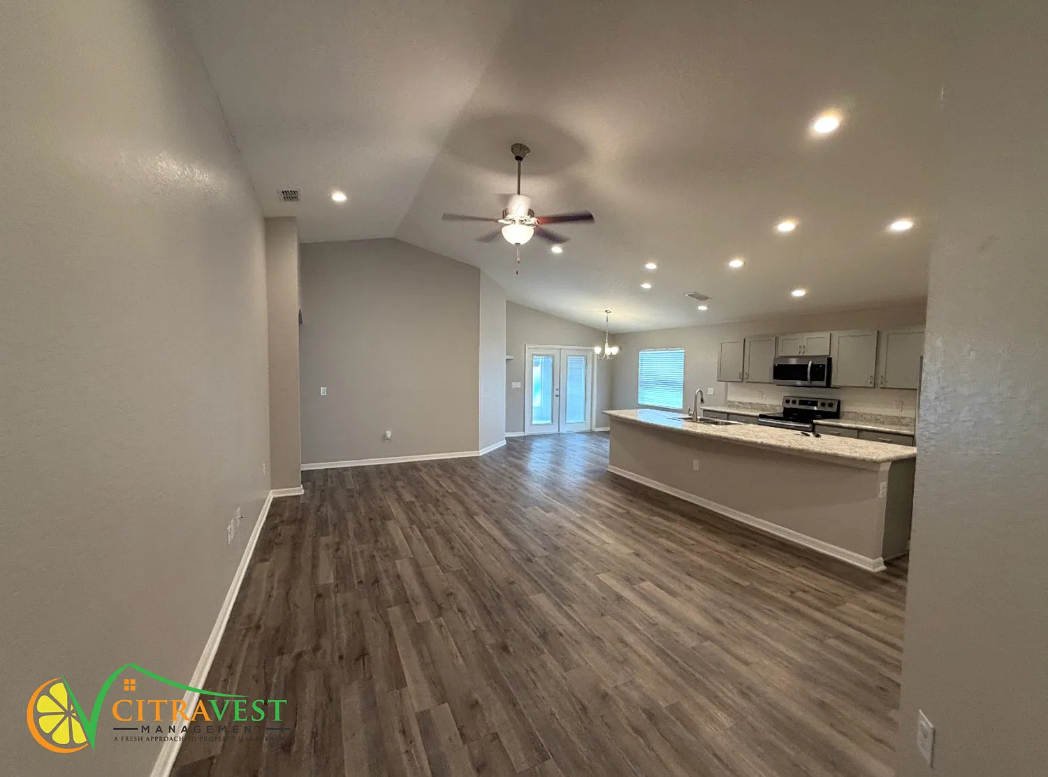 4 Bedroom / 2 Bath Available in Eagle Lake! — Photo 2