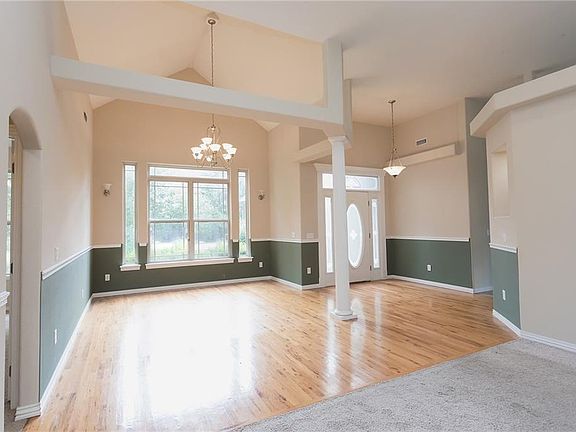 4th image of 30 Boxford Dr