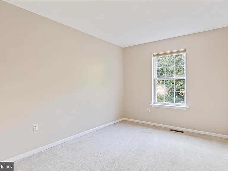 125 Vernon Ct — Photo 15