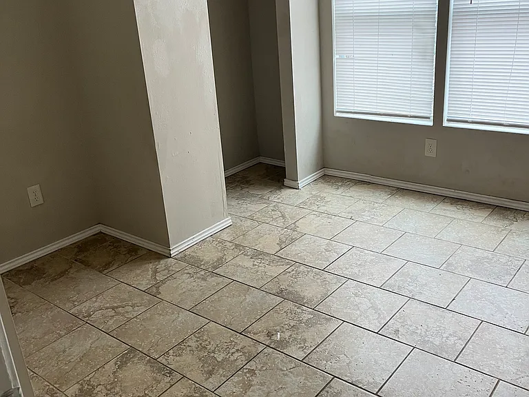 6215 N Victor Ave — Photo 14