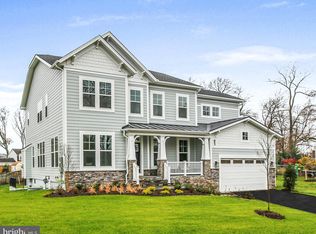 245 Hillside Cir SW, Vienna, VA 22180