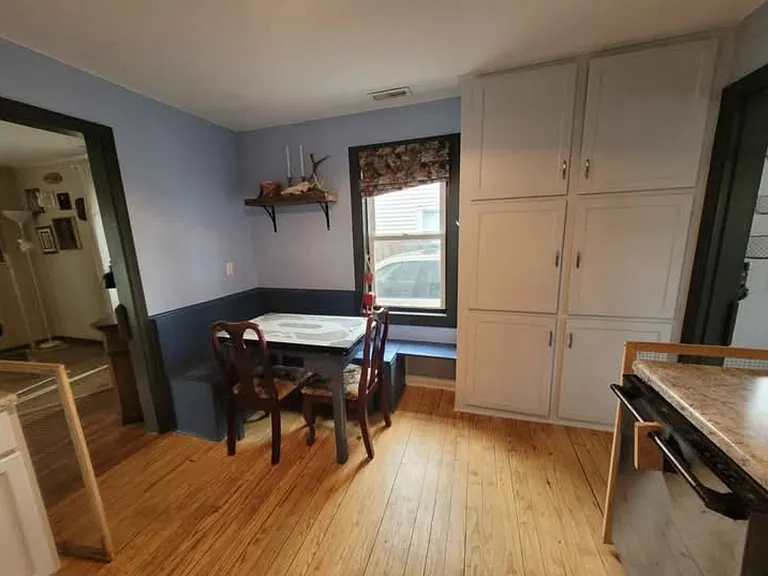 2119 Vinton St — Photo 4