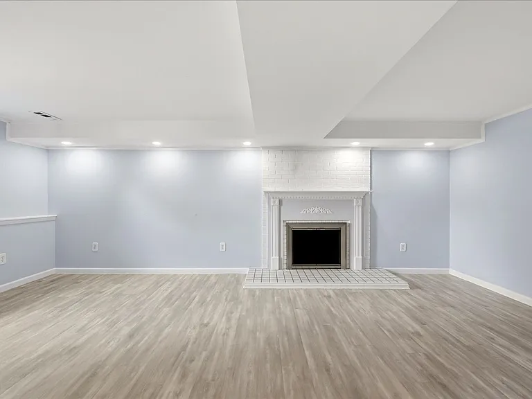 5481 Saddler Ln — Photo 17