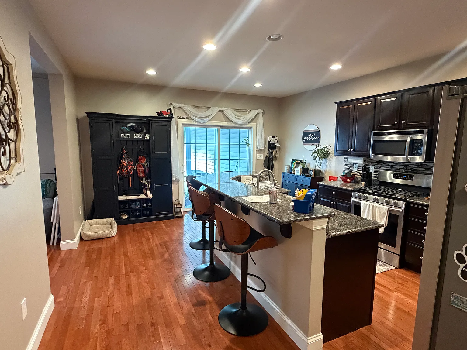 3 bed, 2.5 bath, 3140 sqft, $2,995 — Photo 4