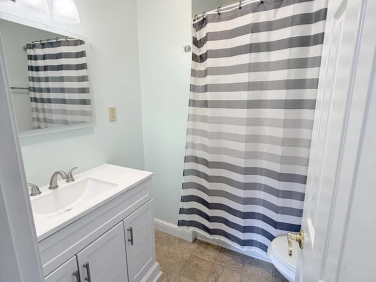 9424 Sea Breeze Ct — Photo 19