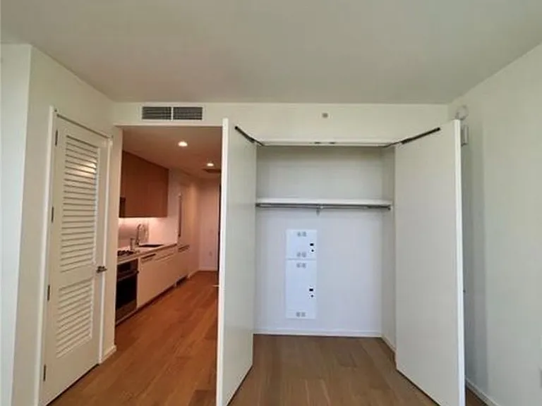877 Francisco #1518 — Photo 11