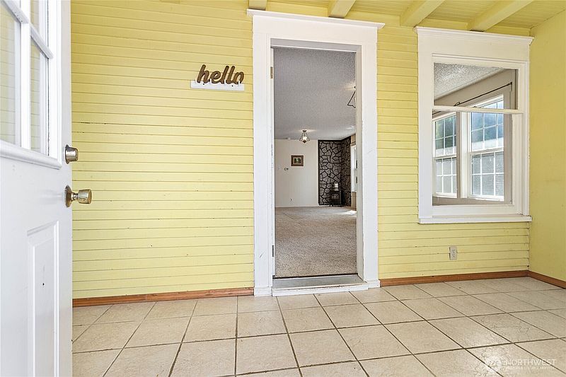 4th image of 2508 Moore Street