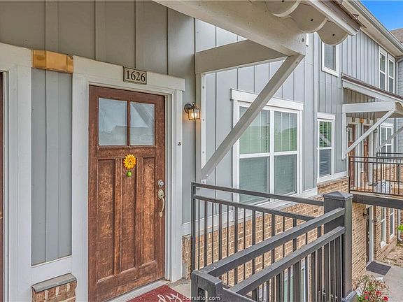 3rd image of 1725 Harvey Mitchell Pkwy S APT 1630