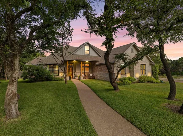 1124 Queen Elizabeth Dr, McGregor, TX 76657