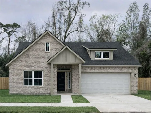 806 S Colbert St, Dayton, TX 77535