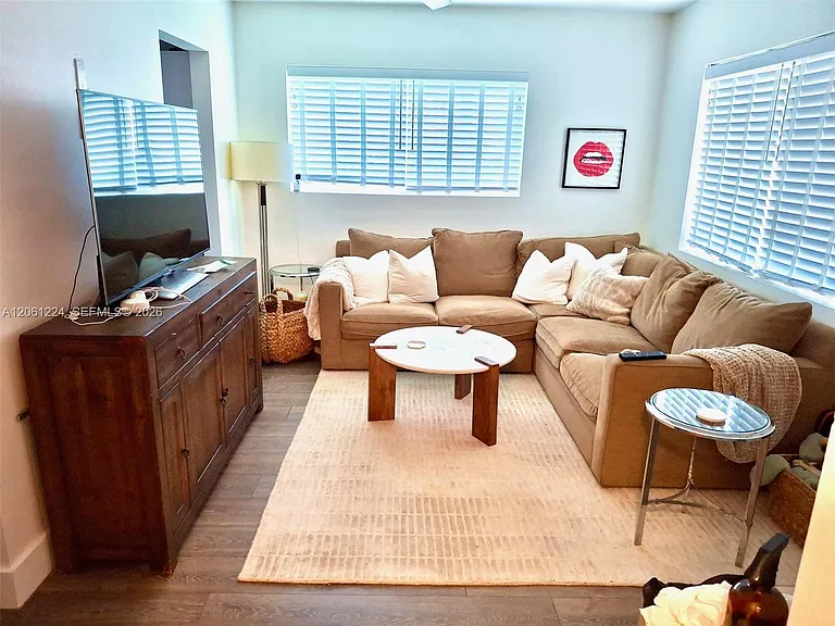2700 SW 28th Ct — Photo 5