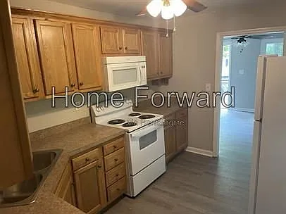 100 Bristol Ave — Photo 7