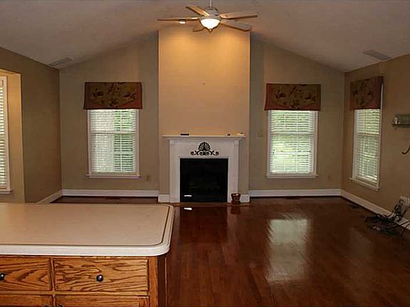 4th image of 1211 Mount Pleasant Dr