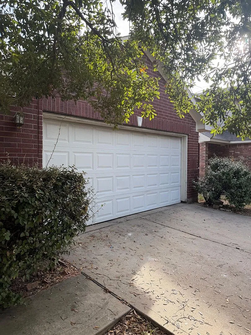 Beautiful 4/2.5/2 Off Hardy Toll and Richey Rd — Photo 2