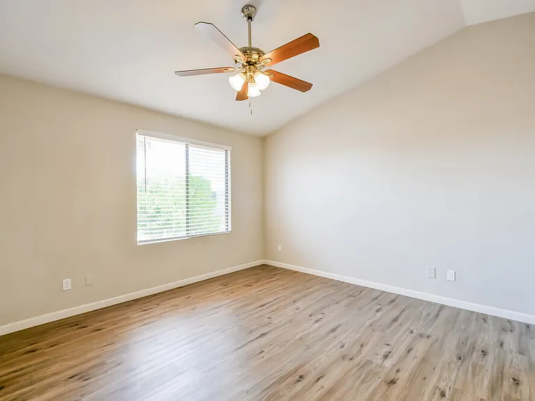 1338 N Brittany Ln — Photo 4