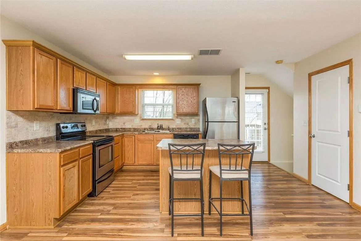 Building Photo - 324 NE Olivewood