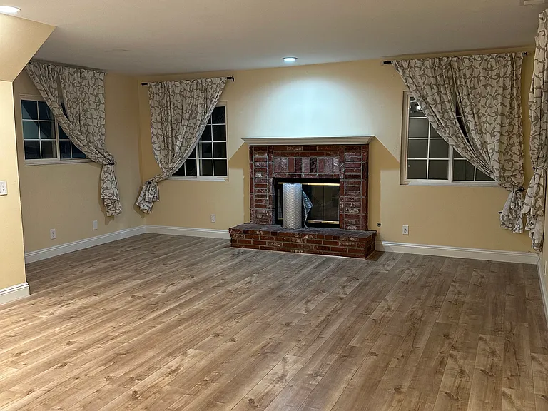 246 S Bush St — Photo 1