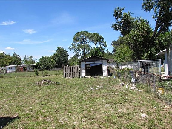 4th image of 2302 Laurel Ln