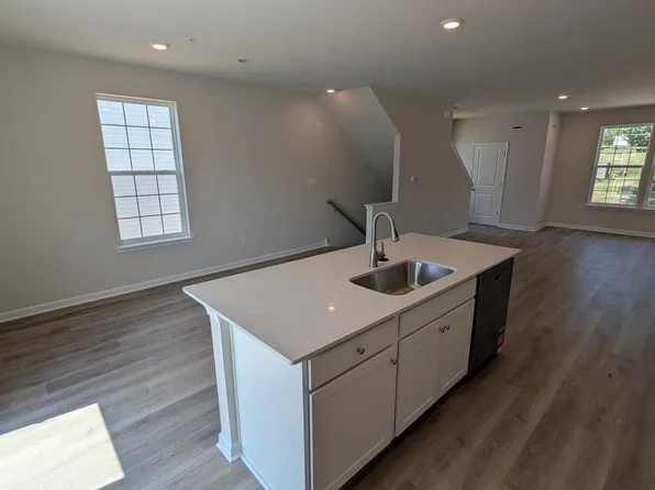 572 Swamp Creek Rd, Bechtelsville, PA 19505