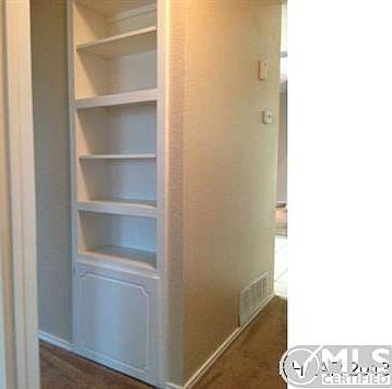 4th image of 2404 Silverhill Dr