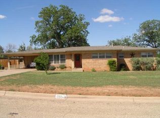 1502 Crescent Dr, Sweetwater, TX 79556